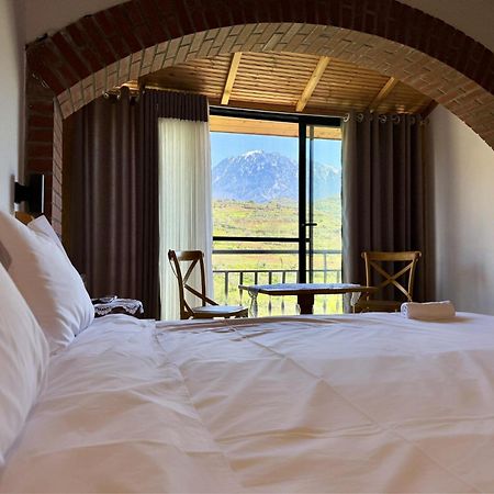 Alpeta Agrotourism & Winery - Roshnik , Berat Hotel ภายนอก รูปภาพ