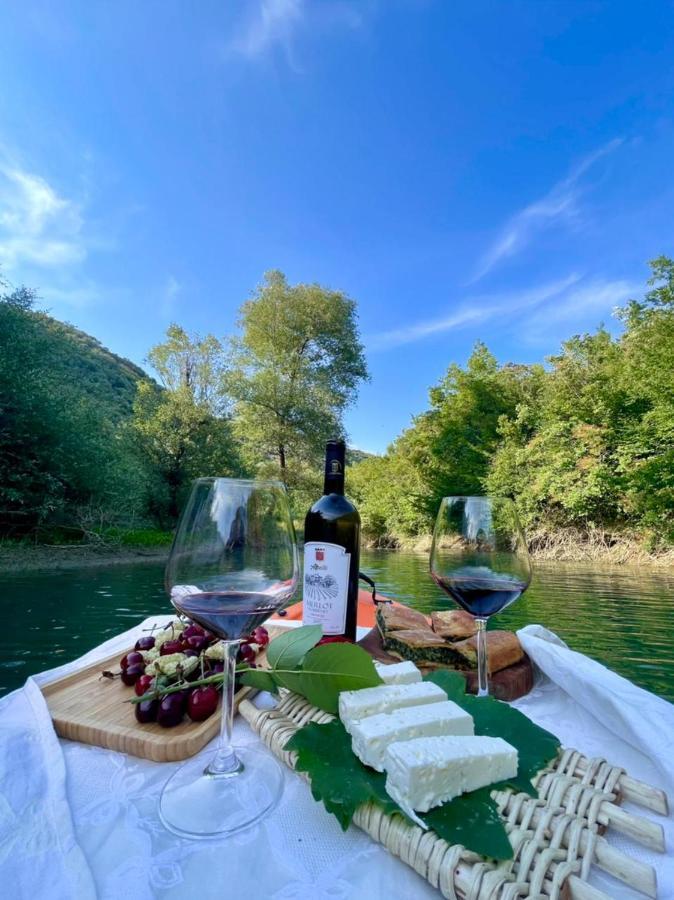 Alpeta Agrotourism & Winery - Roshnik , Berat Hotel ภายนอก รูปภาพ