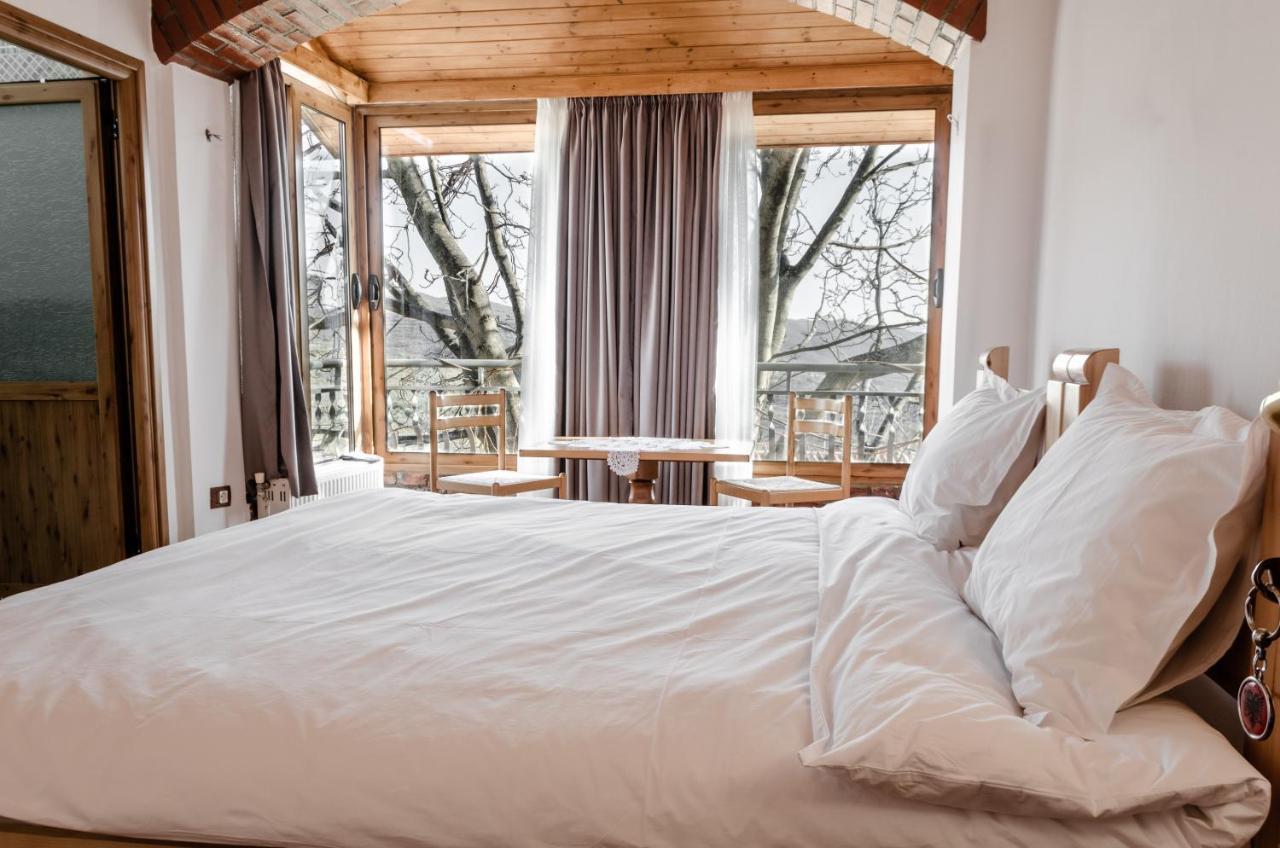 Alpeta Agrotourism & Winery - Roshnik , Berat Hotel ภายนอก รูปภาพ