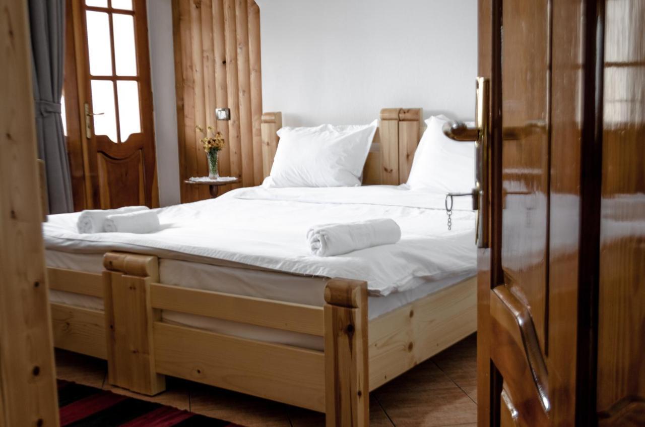 Alpeta Agrotourism & Winery - Roshnik , Berat Hotel ภายนอก รูปภาพ