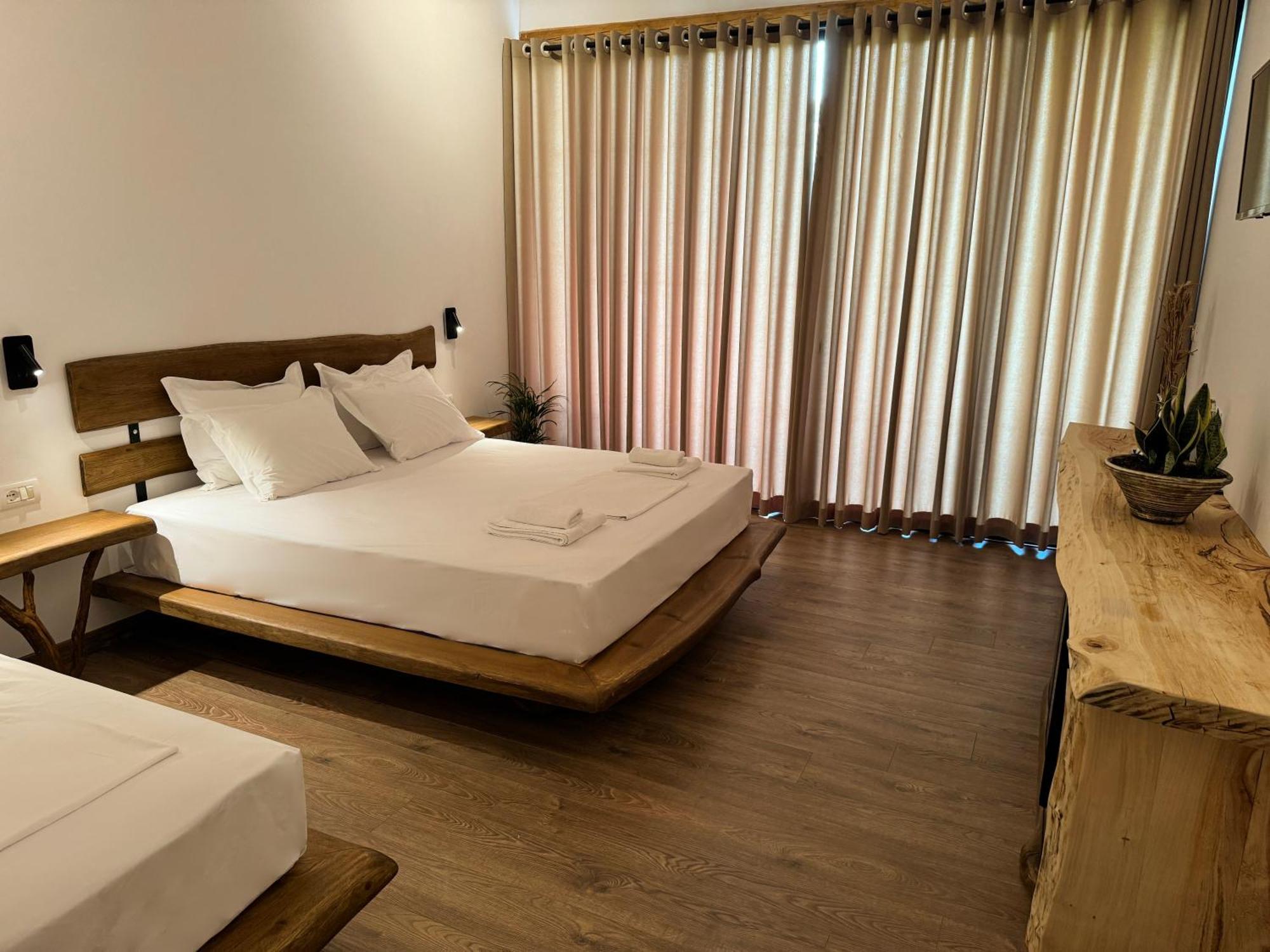 Alpeta Agrotourism & Winery - Roshnik , Berat Hotel ภายนอก รูปภาพ