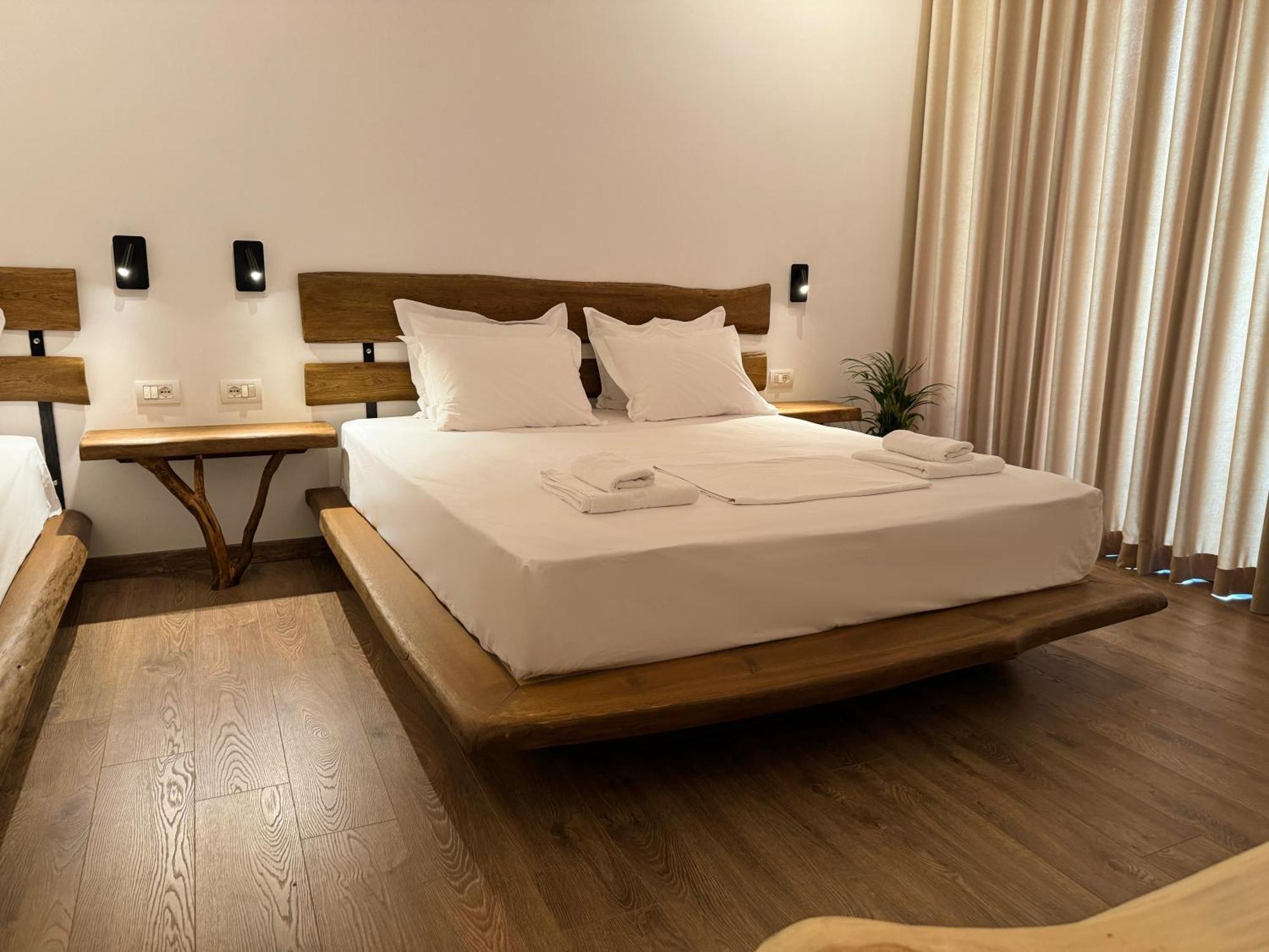 Alpeta Agrotourism & Winery - Roshnik , Berat Hotel ภายนอก รูปภาพ