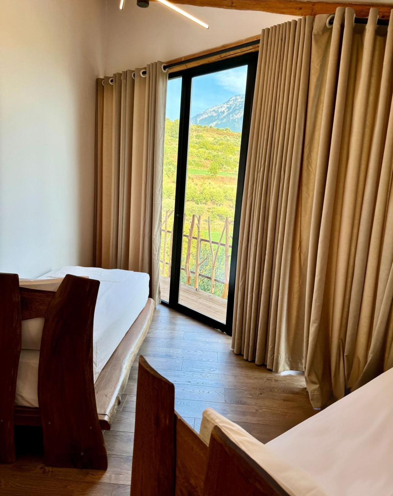 Alpeta Agrotourism & Winery - Roshnik , Berat Hotel ภายนอก รูปภาพ
