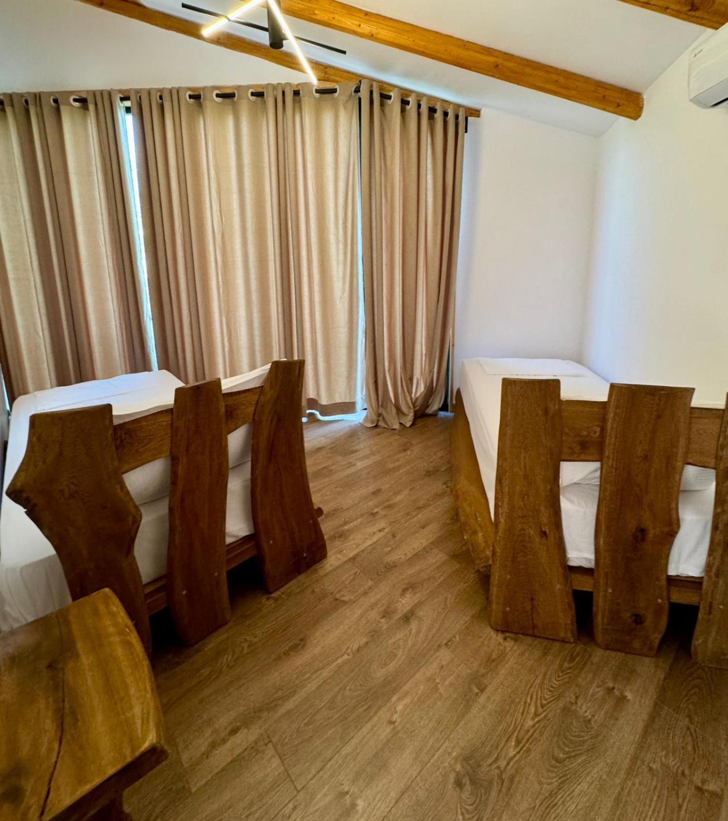 Alpeta Agrotourism & Winery - Roshnik , Berat Hotel ภายนอก รูปภาพ