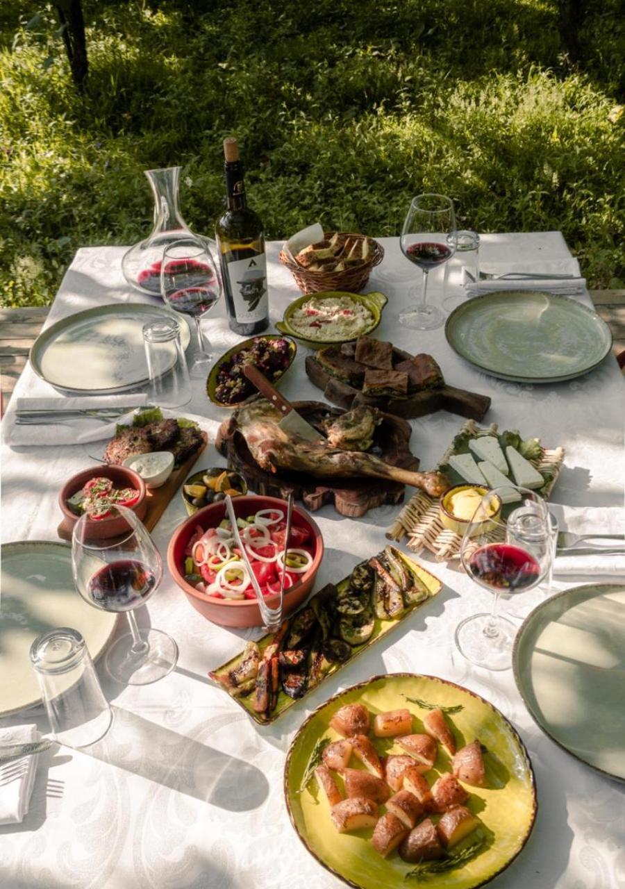 Alpeta Agrotourism & Winery - Roshnik , Berat Hotel ภายนอก รูปภาพ