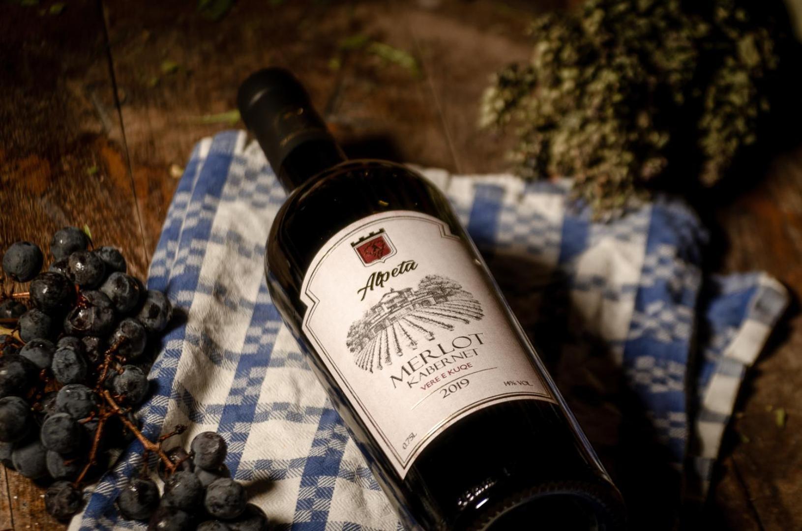 Alpeta Agrotourism & Winery - Roshnik , Berat Hotel ภายนอก รูปภาพ
